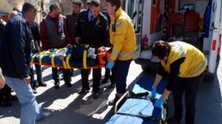 Besni&rsquo;de Motosiklet Kazası: 1 Yaralı