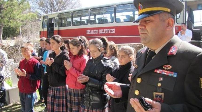 &Ouml;ğrenciler Şehit Mezarlarını Ziyaret Etti