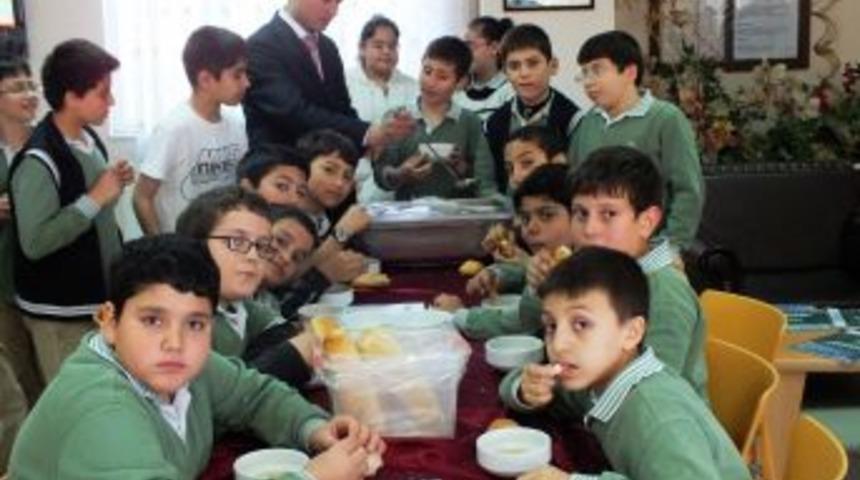 &Ouml;ğle Yemeğinde &Ccedil;anakkale Kahramanlarını Andılar