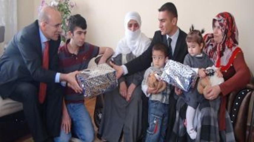 Bakan Şimşek Batman&rsquo;da Gazilere Madalya Taktı