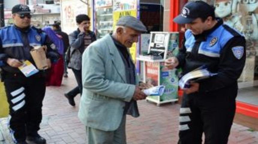 Polisten Vatandaşlara Broş&uuml;rl&uuml; Uyarı