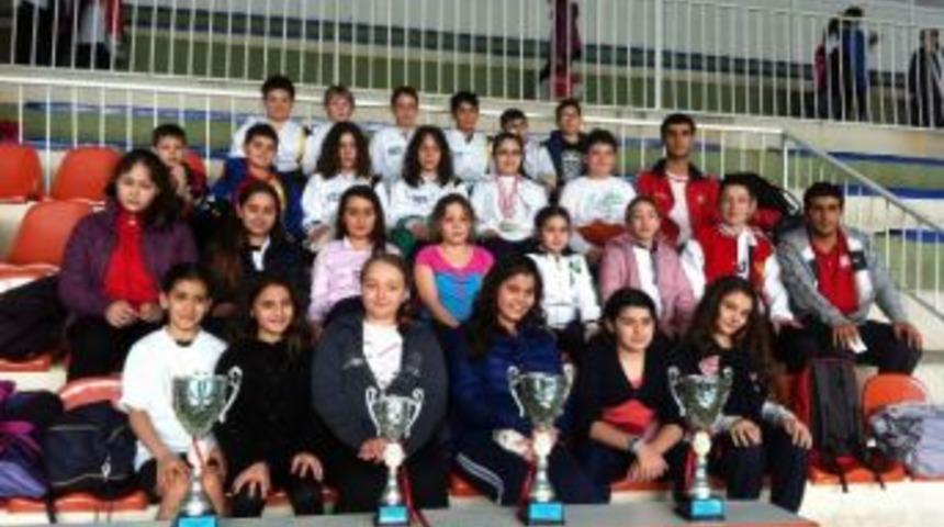 Gkv&rsquo;li Altın Kula&ccedil;lar Takım Halinde &Uuml;&ccedil; İl Birinciliği Elde Etti