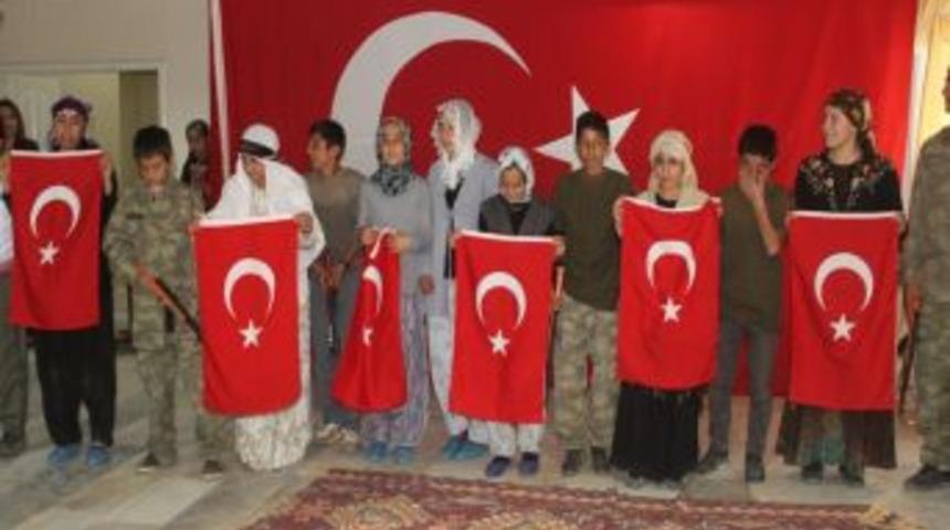 Cizre&rsquo;de &Ccedil;anakkale Şehitleri T&uuml;rk&ccedil;e Ve K&uuml;rt&ccedil;e Anıldı