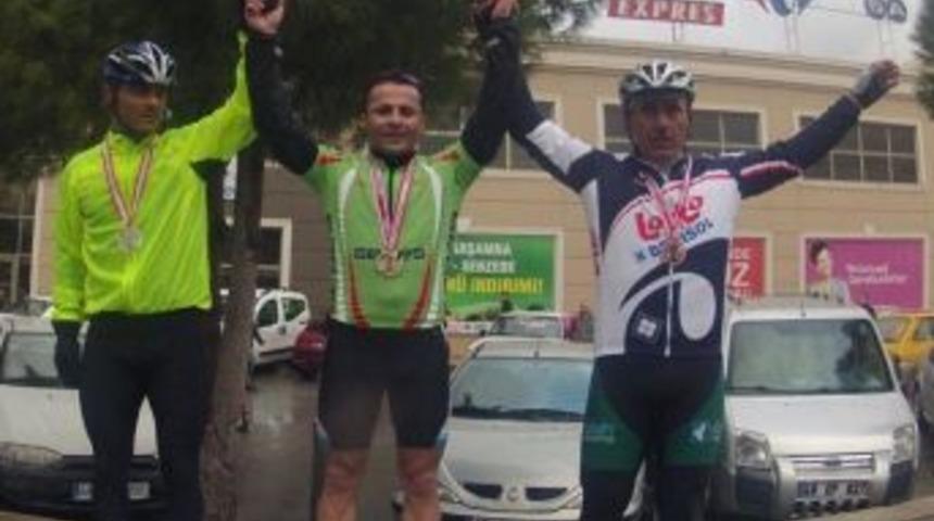 İzmitli Bisiklet&ccedil;i Kpa Yarışında 3. Oldu
