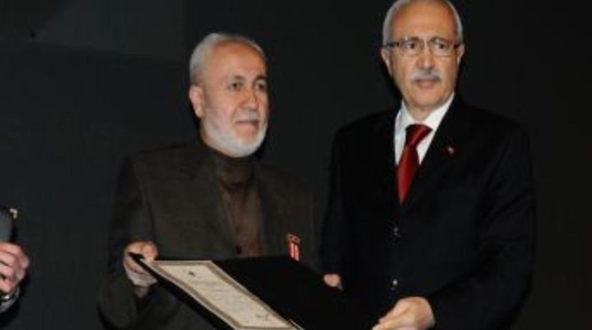 Şehit Yakınlarına &Ouml;v&uuml;n&ccedil; Madalyası Verildi