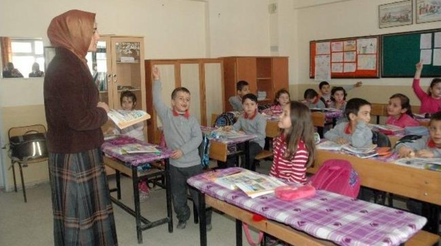 &Ouml;ğretmenler Derse Serbest Kıyafetle Girdi