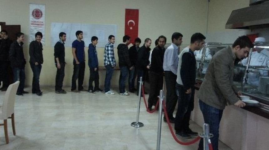 &Uuml;niversitelerde G&uuml;n&uuml;n Yemeği &ldquo;&ccedil;anakkale Men&uuml;s&uuml;&rdquo;