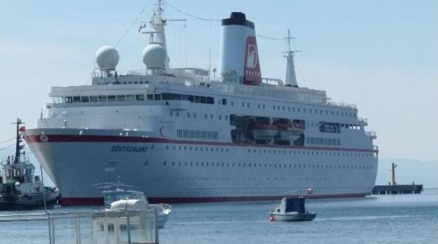 Bodrum&rsquo;a Sezonun İlk Gemisi Geldi