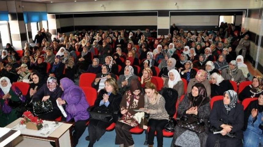 Suşehrinde Ak Parti Kadın Kolları &ldquo;18 Mart &Ccedil;anakkale Şehitleri Anma G&uuml;n&uuml;&rdquo; Programı Ger&ccedil;ekleştirdi
