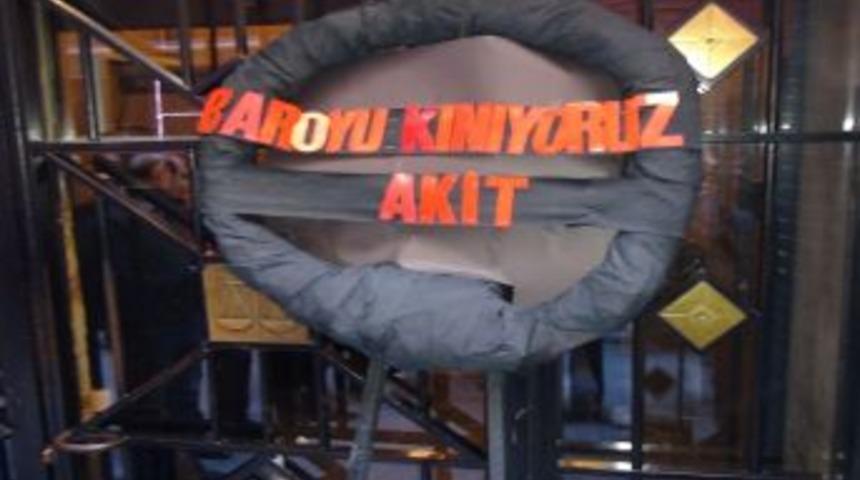 Akit &Ccedil;alışanları İstanbul Barosu'nu Protesto Etti