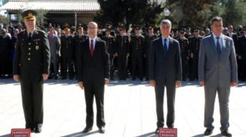 Vali Mahmut Demirtaş'tan, Şehitlik Ziyareti