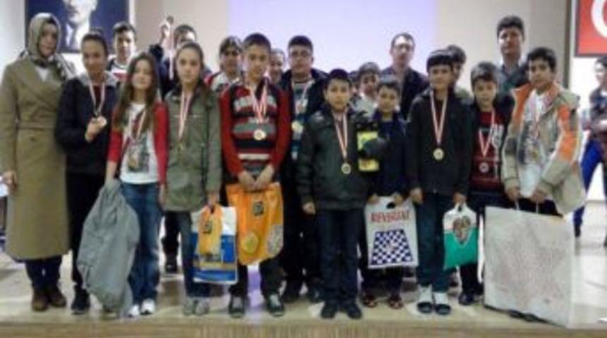 &Ouml;zel Gevher Hatun Koleji Akıl Oyunlarında 13 Derece Yaptı