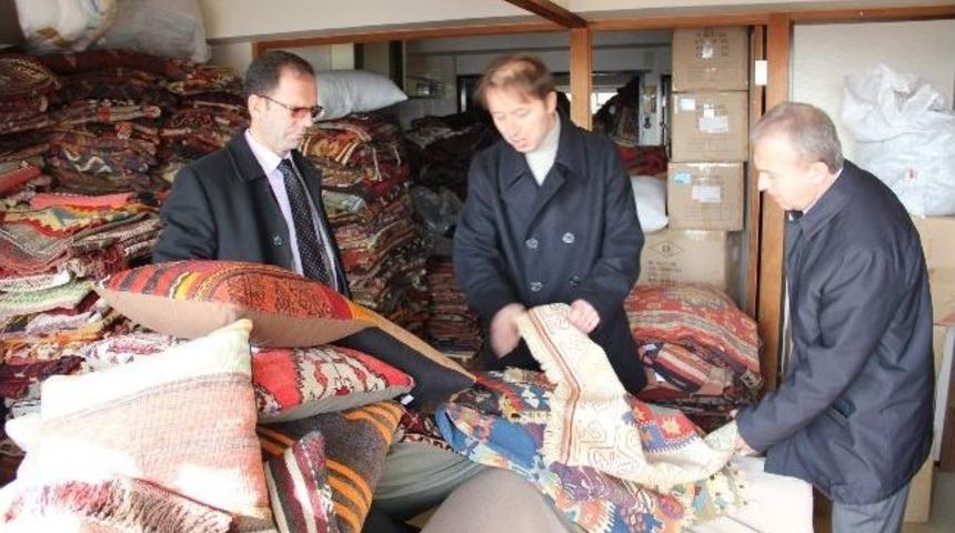 T&uuml;rk Heyeti Japonya&rsquo;da İlgi &Ccedil;eken Kilimleri İnceledi