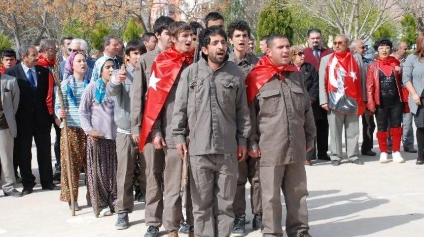 Chp'li Gen&ccedil;lerden Anlamlı Kıyafet