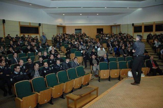 Polislere Doğru Beslenme Ve Hastalıktan Korunma Konferansı