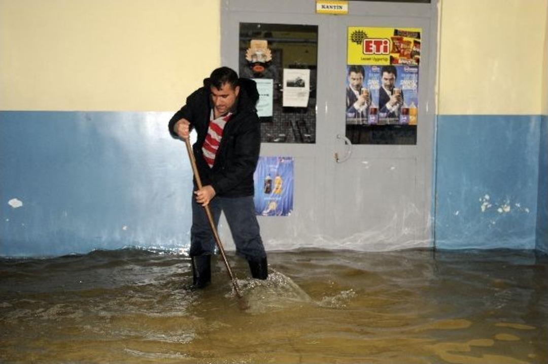 Y&uuml;ksekova&rsquo;da Su Baskınları