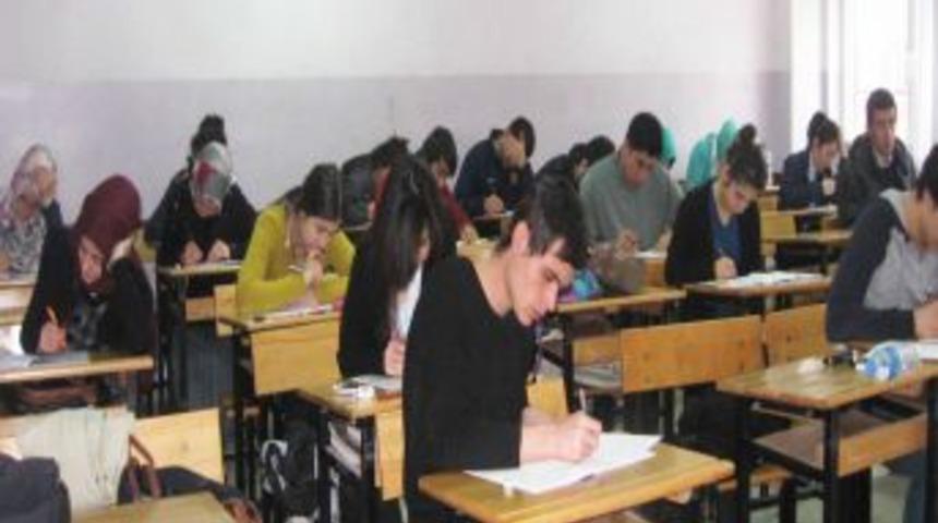 &Ouml;ğrenciler YGS Provasında Ter D&ouml;kt&uuml;