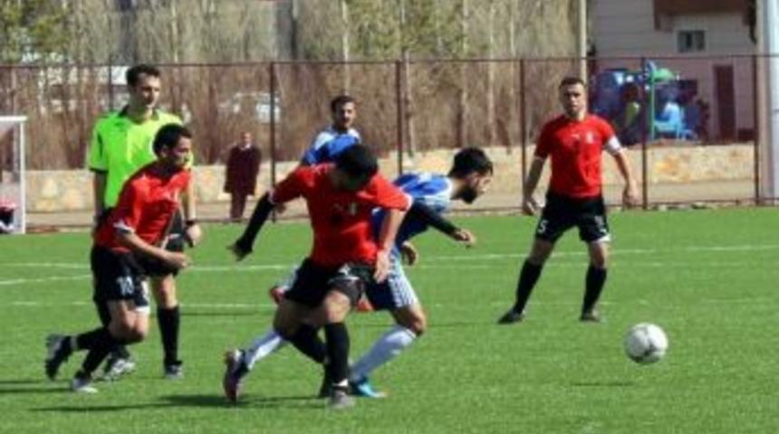 Lider Birlikspor Demir &Ccedil;elik Divriğispor&rsquo;u Farklı Mağlup Etti