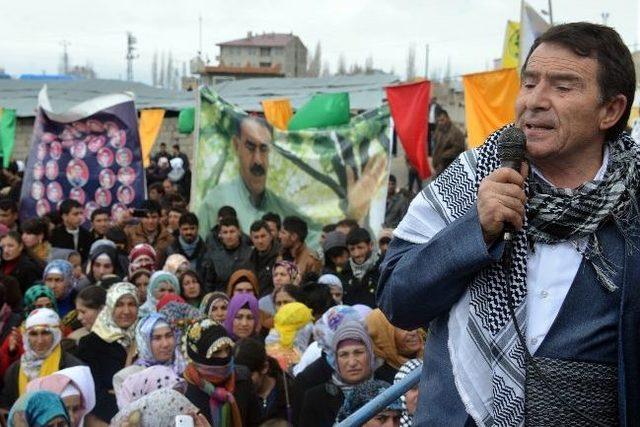 Polisten Nevruz a Katılanlara Şeker 2