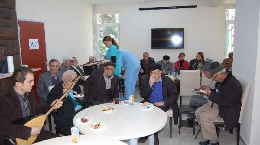 &Ccedil;aycuma Huzurevinde Yaşlılar Haftası Kutlandı