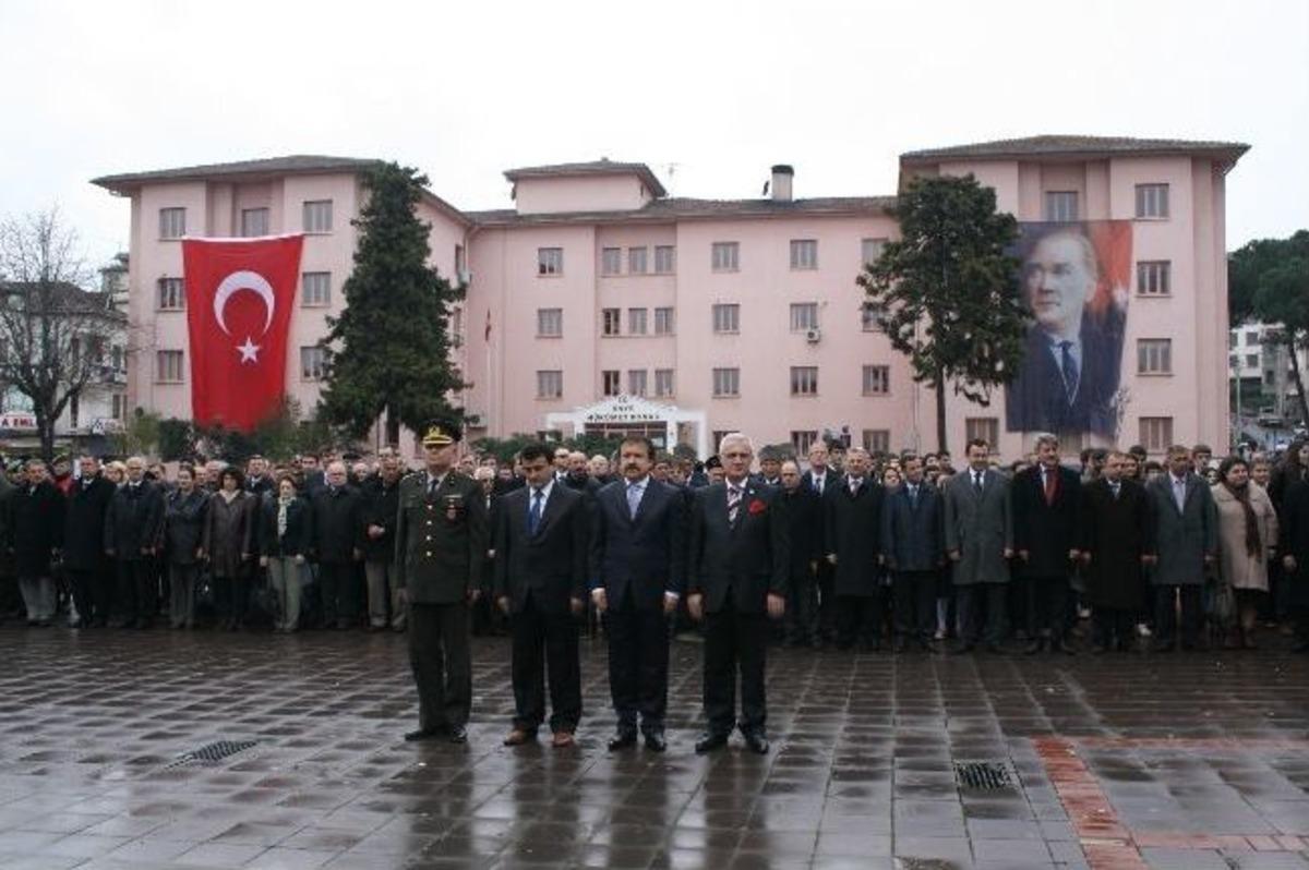Şehitler &Uuml;nye&rsquo;de Anıldı