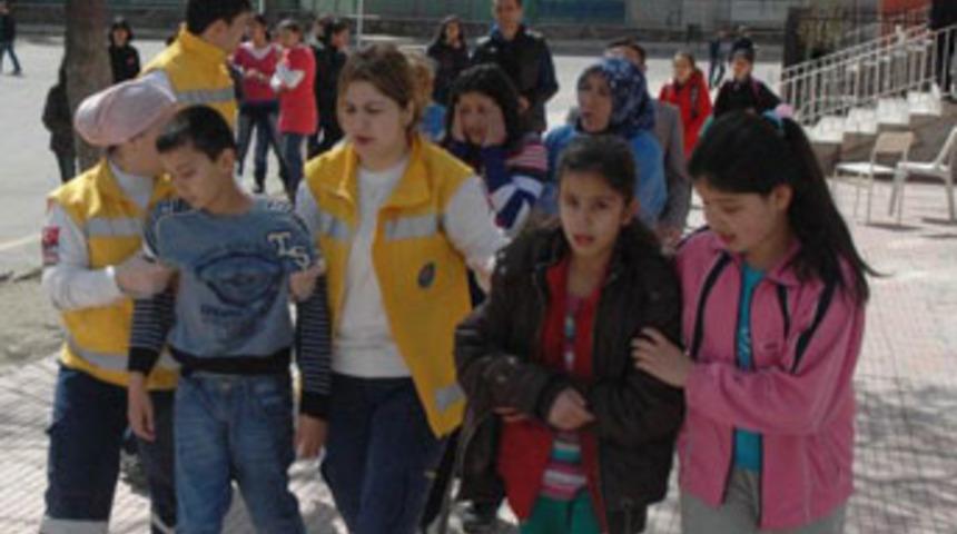 İlk&ouml;ğretim okulunda biber gazı şoku