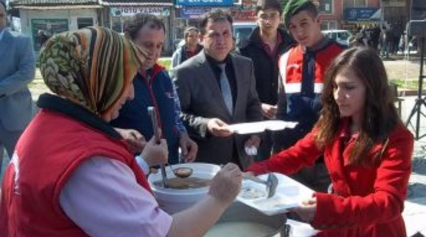Manyas'ta &Ouml;ğrencilerin Bug&uuml;nk&uuml; Yemeği Buğday &Ccedil;orbası Ve &Uuml;z&uuml;m Hoşafı Oldu