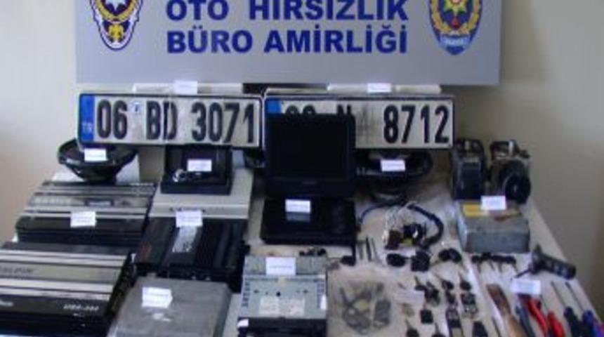 Otomobil Hırsızlık &Ccedil;etesine Polis Baskını: 13 G&ouml;zaltı
