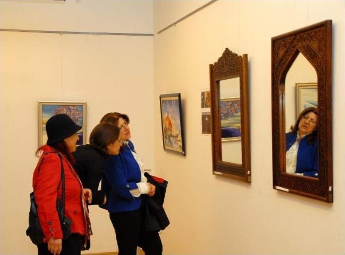 Ressam Kara&rsquo;nın &ldquo;ağa&ccedil;larım Ve &Ccedil;i&ccedil;eklerim&rsquo;&rsquo; Sergisine B&uuml;y&uuml;k İlgi