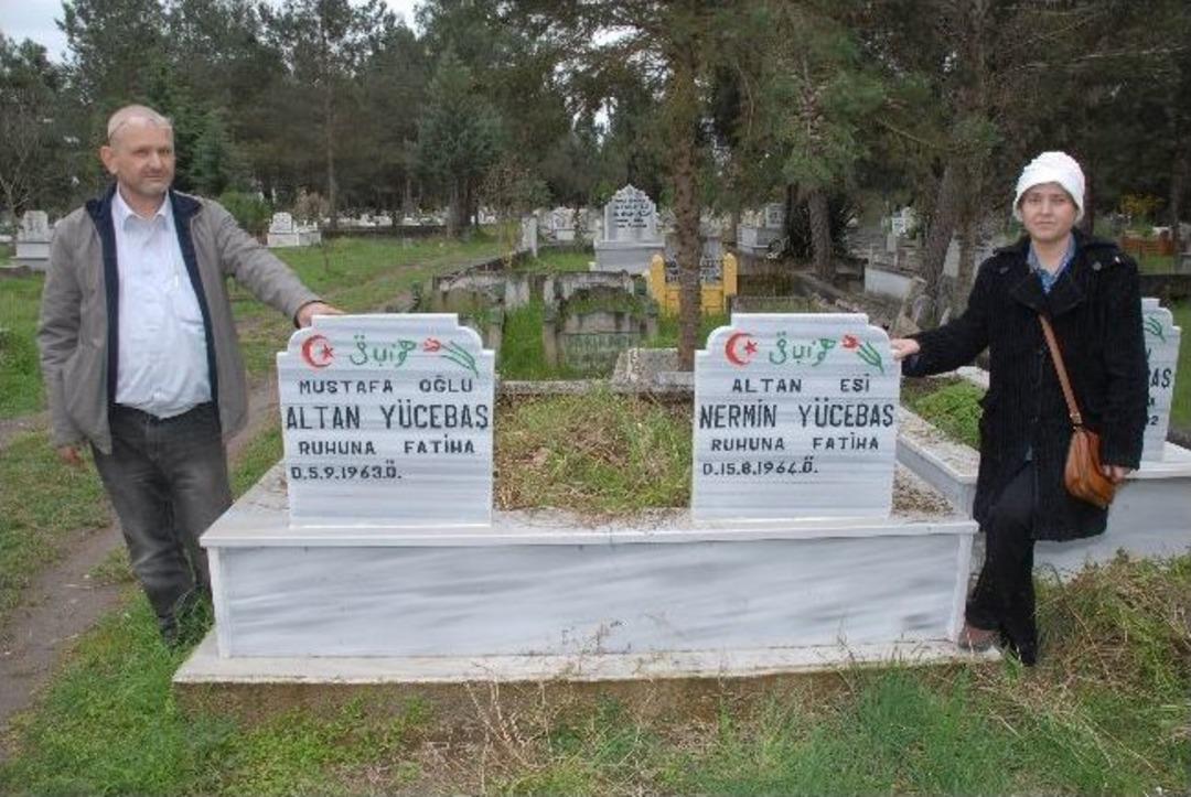 (&ouml;zel Haber) Yaşarken Mezarlarını Yaptıran &Ccedil;ift, Akrabalarını Korkuttu