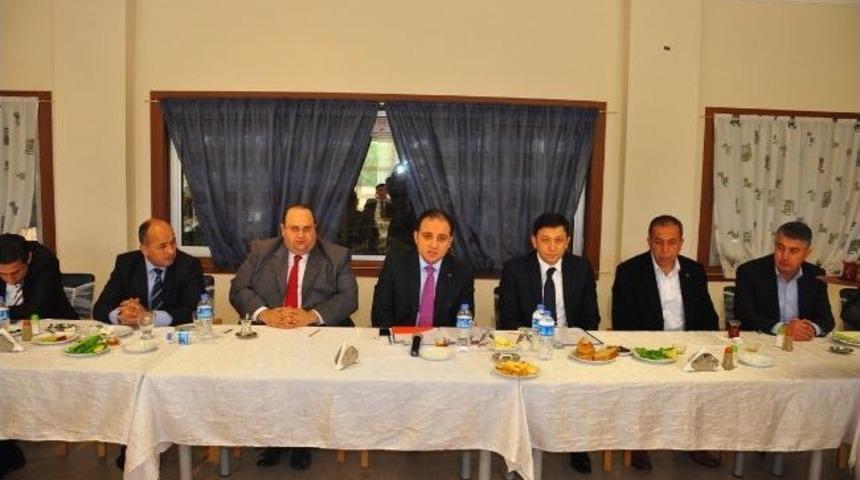 Ak Parti İl Başkanı Baybatur, İl&ccedil;e Başkanlarıyla B&uuml;y&uuml;kşehiri Konuştu