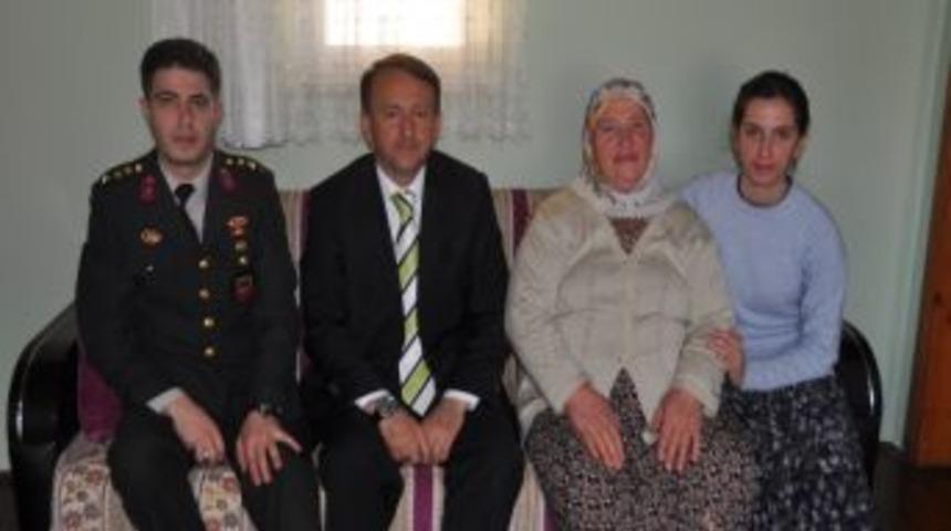 Başkan Karabalık Şehit Ailelerini Ziyaret Etti