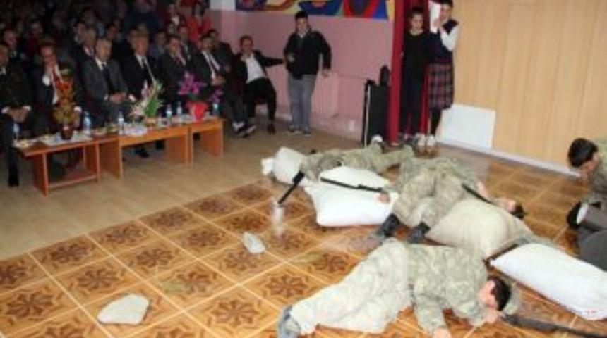 AK Parti'li Demir, Okullardaki 18 Mart Etkinliklerine Katıldı