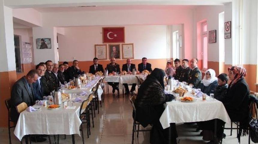 Şiran&rsquo;da Mehmet&ccedil;ik Şehit Aileleri İle Buluştu