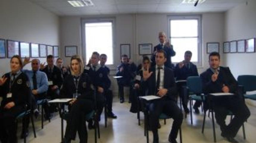 Merzifon Havaalanı Personeli, Işaret Dili Ile Engelleri Kaldıracak