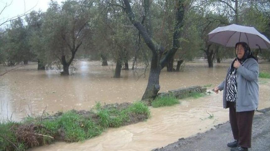 Kızıklı K&ouml;y Yolu S&uuml;r&uuml;c&uuml;leri Bıktırdı