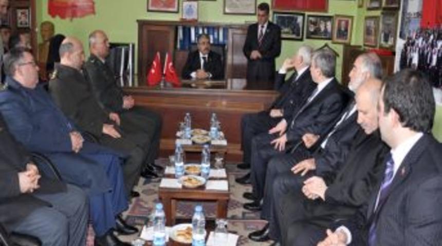 Muş Protokol&uuml;, Şehit Ve Gaziler Derneği'ni Ziyaret Etti