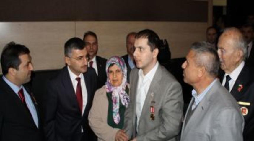 Vali Bektaş: Ne Kadar G&uuml;&ccedil;l&uuml; Olursak O Kadar Az Şehit Veririz