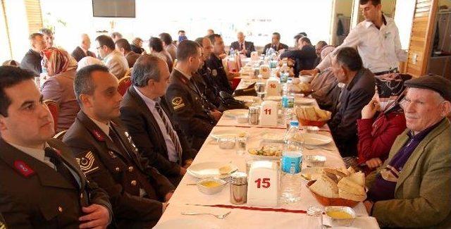 Belediyeden Şehit Ve Gazi Ailelerine Anlamlı Yemek