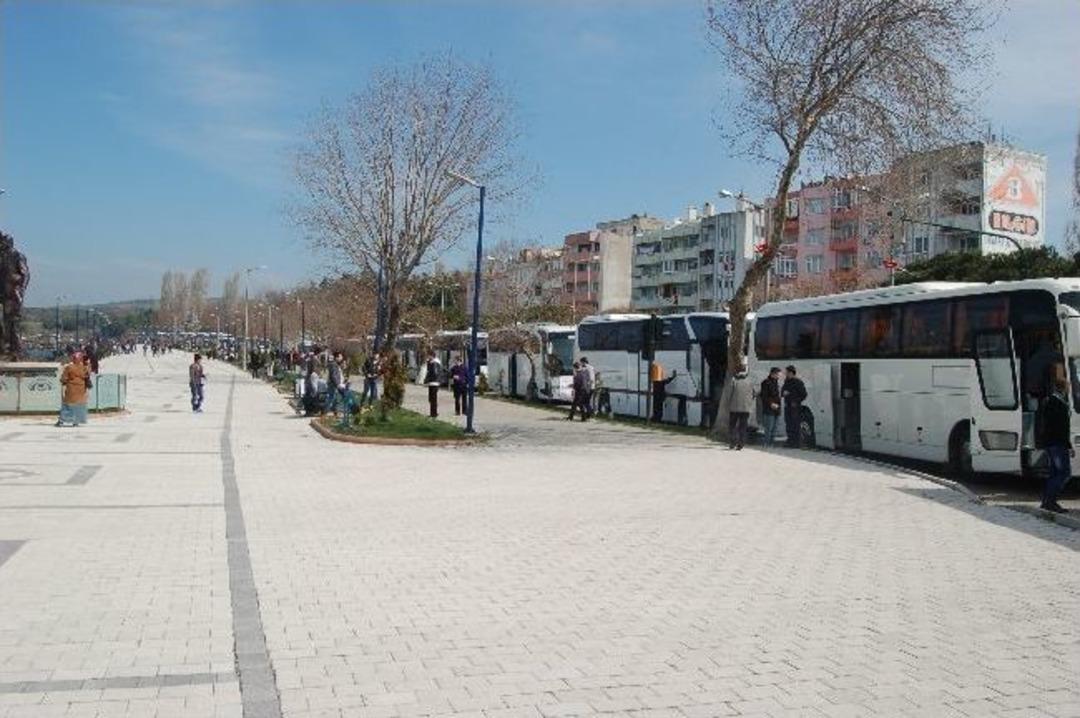 &Ccedil;anakkale&rsquo;den Ge&ccedil;iş Yasaklanınca Uzun Kuyruklar Oluştu