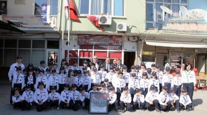 Minik İzcilerden Gazilere Anlamlı Ziyaret