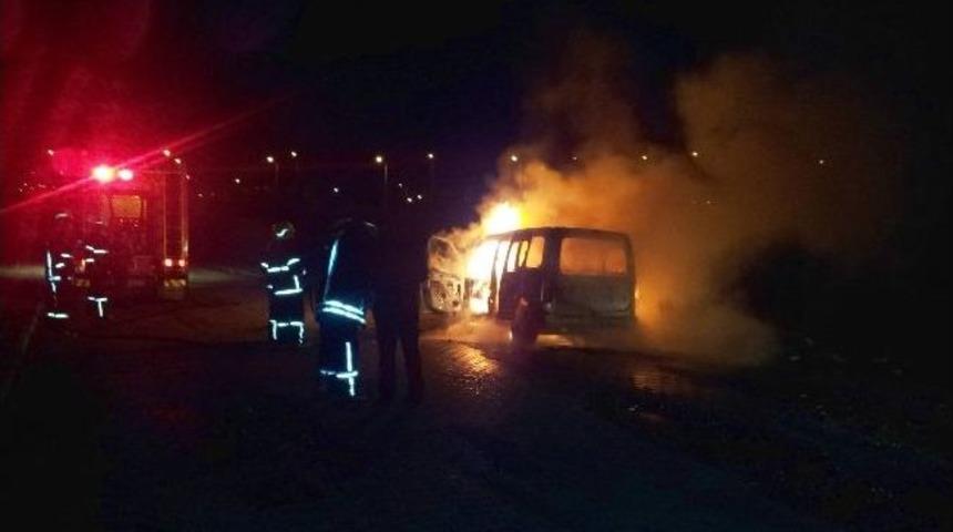 Otomobil Alev Alev Yandı