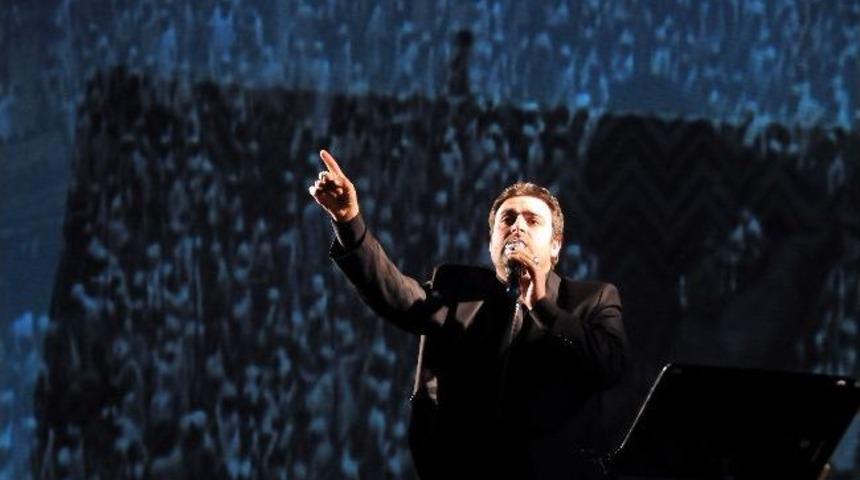 G&uuml;m&uuml;şhane&rsquo;de Akın Akınt&uuml;rk Konseri