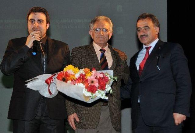 G&uuml;m&uuml;şhane&rsquo;de Akın Akınt&uuml;rk Konseri 2