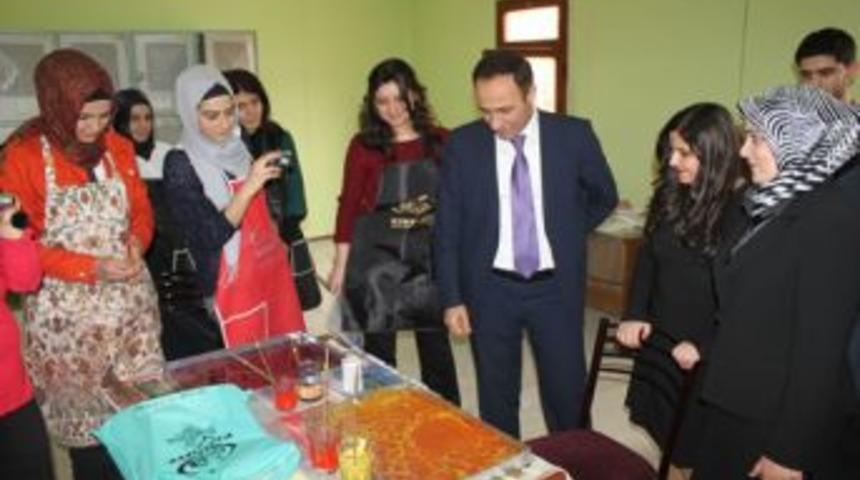 Fırat &Uuml;niversitesi&rsquo;nde ebru at&ouml;lyesi a&ccedil;ıldı