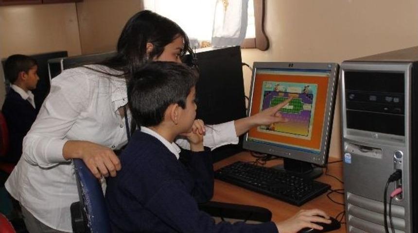 Tegv'in 'ateşb&ouml;ceği' Tırı Mersin'deki Okulları Geziyor