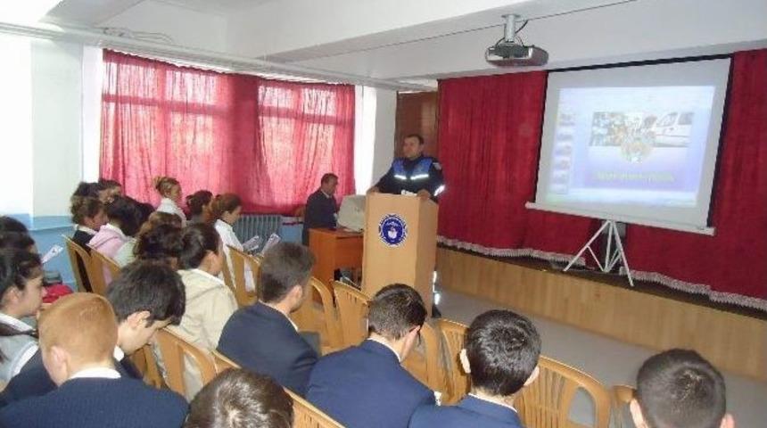 Polisten &ldquo;gen&ccedil;lik Ve G&uuml;venli Gelecek&rdquo;seminerleri