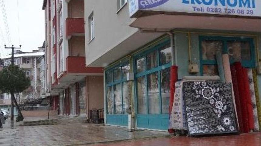 Balkondan Atlayarak İntihar Etmek İstedi