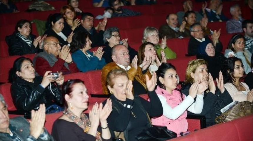 Konserde G&ouml;zyaşı Seli