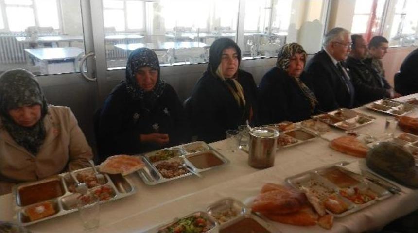 Kaymakam Karabektaş, Şehit Aileleri Onuruna Yemek Verdi